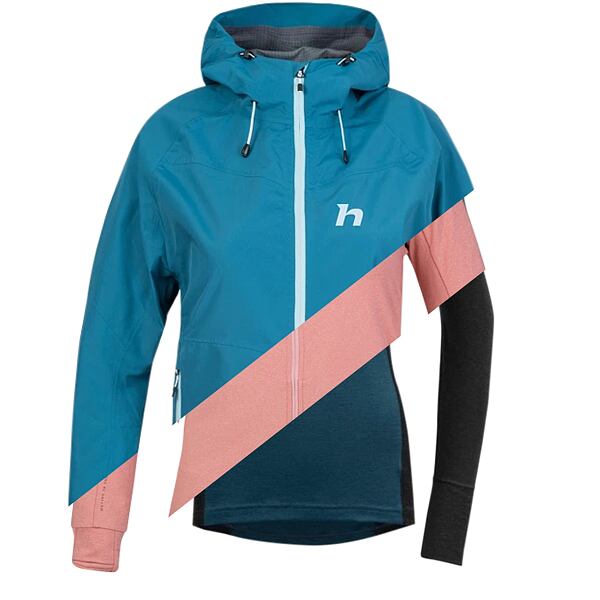 Ukážka vrstvenia oblečenia pre turistiku v chladných jesenných a vlhkých dňoch