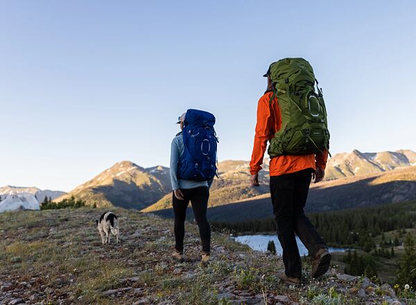 Osprey ponúka turistické batohy v klasickom aj ultralight prevedení